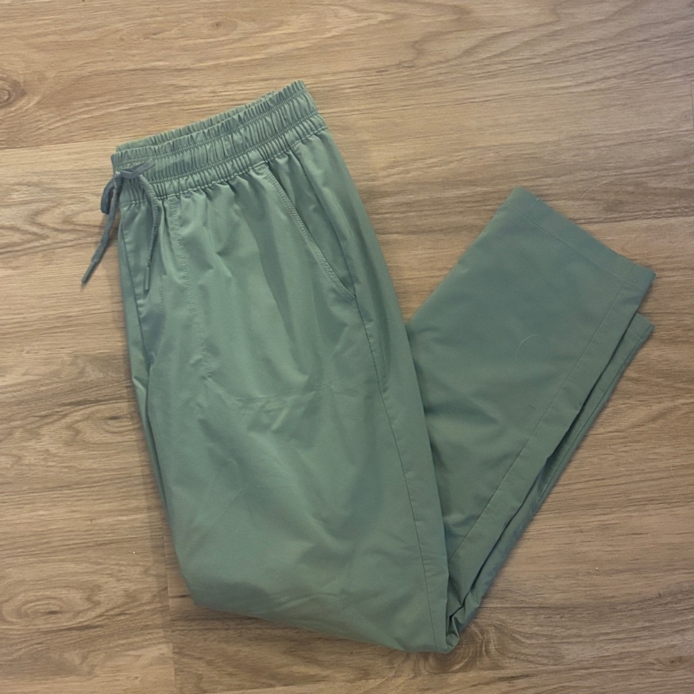 The North Face Women's light blue Cropped Elastic Waist Pants